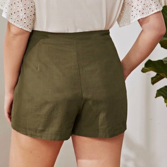 Women’s plus knot side solid skort - Picture 2 of 6